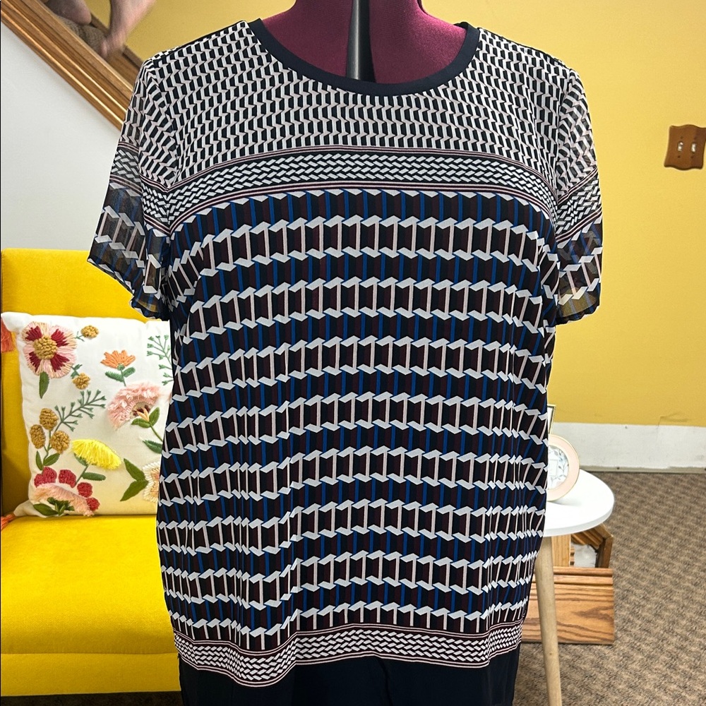 DKMY XL Brand New Geometric Patterned Women's Top